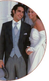 Paar in festlicher Kleidung